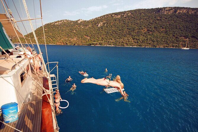 Side Dolphin Island Boat Trip With Lunch And Soft Drinks - Stop 1 at Side: The First Swim-Break Rhythm