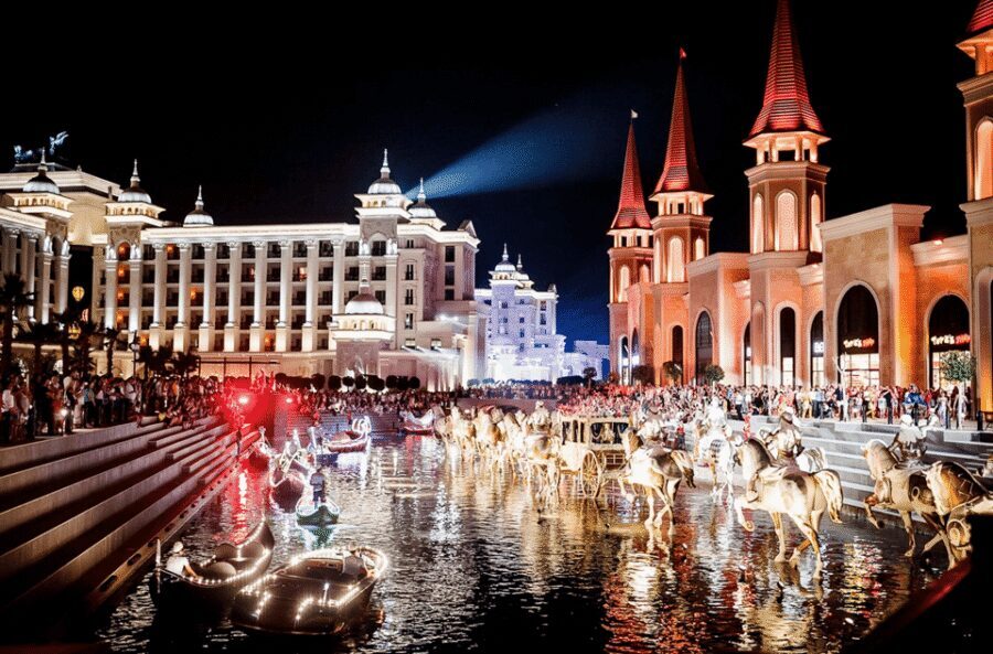 Side: Land of Legends Bus Transfers and Boat Parade - The Boat Parade Show: why it’s the anchor of this plan