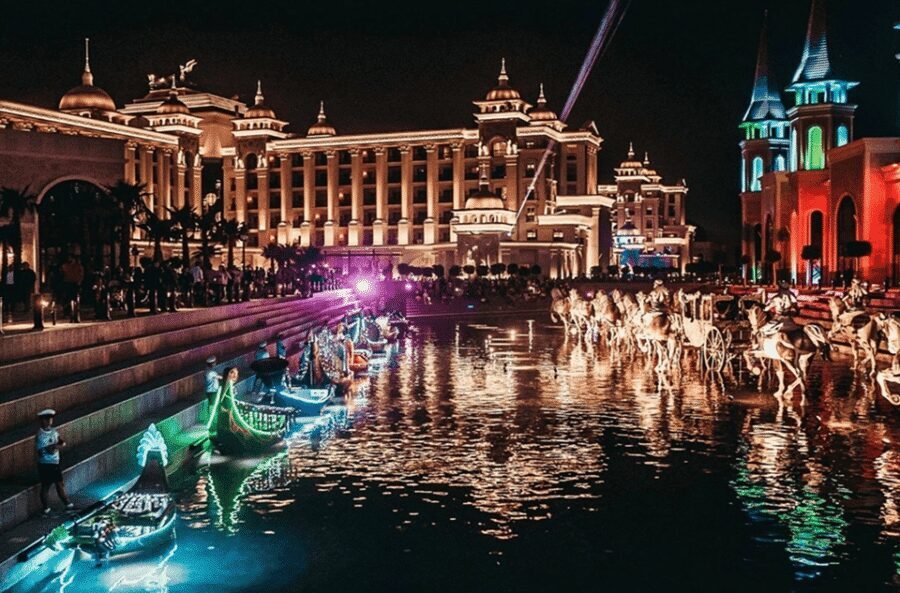 Side: Land of Legends Bus Transfers and Boat Parade - Hotel pickup in Side: where to stand and how the timing works