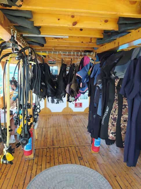 Side: Scuba Diving & Under Water Museum with Hotel Transfer - The Briefing: Gear, Safety, and Underwater Signals