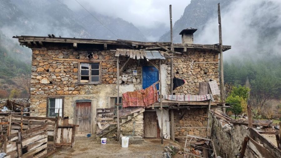 Side:Golden Cradle Cavern & Ormana Village Tour - Mountain Viewpoints: Tea Stop, Green Canyon Glimpses, and Photo Timing